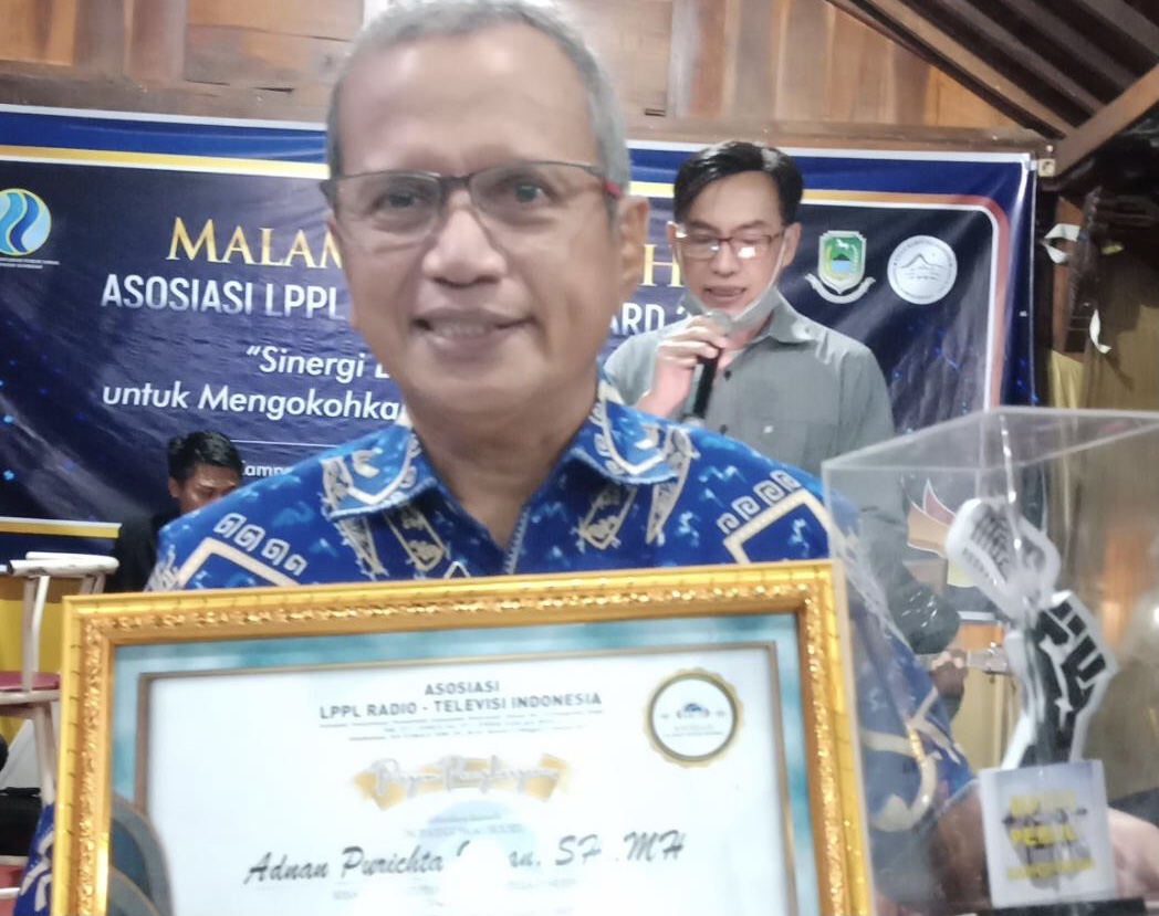 Bupati Gowa Raih Trophy Dan Piagam Penghargaan Nasional Bidang Radio