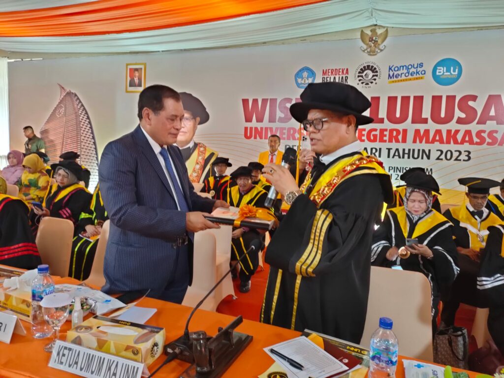 Nurdin Halid Siapkan Beasiswa Para Wisudawan Terbaik Unm Herald Makassar