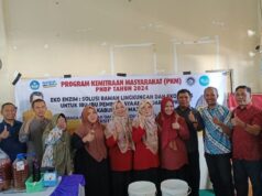 Dosen PKLH PPs UNM Latih Guru dan Siswa SMK 2 Majene Buat Eko Enzim Ramah Lingkungan